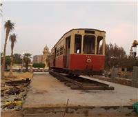 صور| وصول إحدى أقدم عربات ترام مصر الجديدة لحديقة قصر البارون