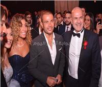 صور| دينا الشربيني بصحبة عمرو دياب في حفل زفاف شقيقة ملك قورة