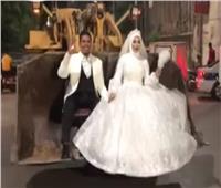 فيديو| عروسا اللودر يكشفان تفاصيل زفة استمرت ساعتين