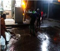 صور | حي باب الشعرية يواصل شفط مياه الأمطار