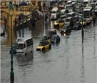 محافظ الإسكندرية يتفقد منطقتي «المنشية والرمل» لمتابعة تصريف مياه الأمطار