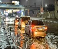 خبير يكشف أسباب غرق الطرق بالأمطار والسيول