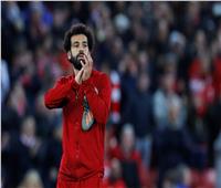 فيديو| لاعب توتنهام يطلب قميص محمد صلاح في ممر اللاعبين