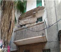 صور| انهيار شرفة عقار قديم بمنطقة سيدي بشر في الإسكندرية