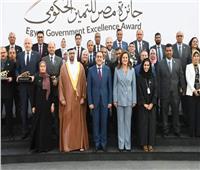 رئيس الوزراء يكرم رئيسة الإدارة المركزية للإنتاج بوزارة الإنتاج الحربي