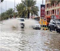 بالفيديو| سيول غزيرة في الإمارات.. وغرق «مول تجاري» في دبي