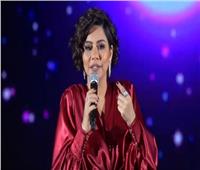 فيديو| «شيرين» تُقبل يد مُعجب بحفلها في الرياض