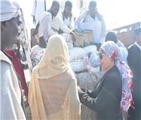 2500 بطانية و5 طن مواد غذائية مساعدات لمتضرري السيول بمدينة حلايب