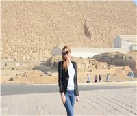 صور| وزيرة السياحة البلغارية تزور أهرامات الجيزة ومجمع الأديان بمصر القديمة
