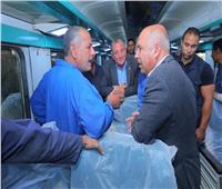 «الوزير» يتابع أعمال التطوير الشامل لـ٩٠ عربة قطار أسباني مكيفة