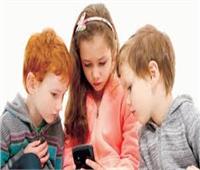 دراسة : طفل من بين كل أربعة مدمنون «هواتفهم الذكية»