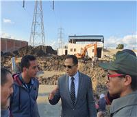رئيس جامعة دمنهور يتفقد أعمال نقل خط الضغط العالى المار بالمستشفي الجامعي