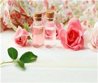 ٥ فوائد لتنظيف بشرتك بماء الورد 