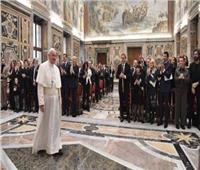 أجراس الأحد| البابا فرنسيس يستقبل الفنانين المشاركين بحفل عيد الميلاد في الفاتيكان