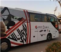 حافلة الزمالك تصل ستاد القاهرة استعدادًا لمواجهة سموحة بالدوري