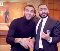 فيديو| داني ألفيس يغني مع تامر حسني في ختام زيارته لمصر
