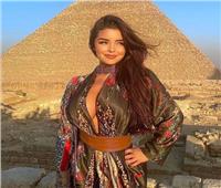 شاهد| ديمي روز في مصر.. وتشارك متابعيها بصور من الأهرامات