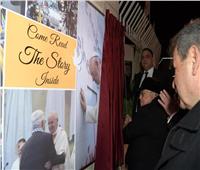 الرئيس الفلسطيني يفتتح أكبر مجسم مسيحي في العالم «مصنوع من خشب الزيتون»