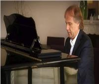 الموسيقار العالمي «ريتشارد كلايدرمان» يحيى حفل عيد الحب في مصر 