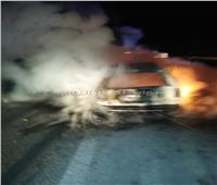 صور| السيطرة على حريق بسيارة دكتور جامعي بصحراوي البحيرة 