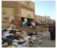 «التنمية المحلية» تستجيب لشكوى تراكم القمامة أمام محطة مترو عزبة النخل بالقاهرة 