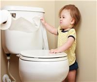 نصائح بسيطة لتدريب طفلك على مهارات استخدام «الحمام»