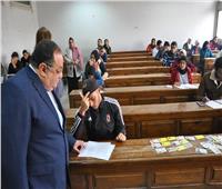 رئيس جامعة حلوان يتفقد ويتابع سير امتحانات الفصل الدراسي الأول
