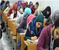 طلاب الصف الثاني الثانوي يؤدون امتحان اللغة الإنجليزية بالفيوم