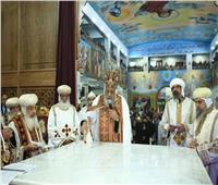 البابا تواضروس يدشن ٥ مذابح بكنيسة الأنبا شنودة في طهطا 