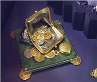 بصورة أينشتاين.. سويسرا تصدر أصغر قطعة نقدية ذهبية في العالم