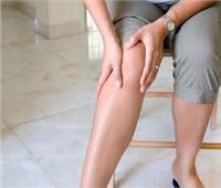 أستاذ جراحة يوضح أنواع الإصابة بدوالي الساقين
