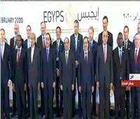 الرئيس السيسي يلتقط صورة تذكارية مع المشاركين بـ «إيجبس 2020»