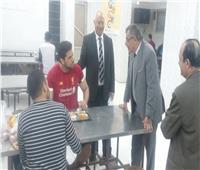 فى زيارة مفاجئة.. «نائب رئيس جامعة بنها» يتفقد المدينة الجامعية
