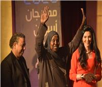 القومي للمرأة يهنئ مكة عبد اللاه على تكريم مهرجان أسوان الدولي
