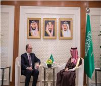 السعودية تبحث مع «معهد دول الخليج العربية بواشنطن» التعاون الثنائي
