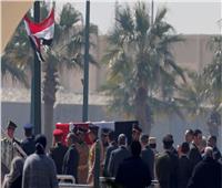 جنازة مبارك| رجال الرئيس الأسبق يشاركون في تشييع جثمانه