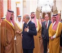 ولي العهد السعودي يجتمع مع رئيس الجمهورية الجزائرية