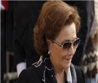 سوزان مبارك تتلقى عزاء الرئيس الراحل مبارك