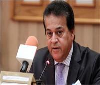 عبد الغفار يستعرض تقريرا حول تقدم عدد من المراكز البحثية الحكومية المصرية