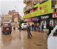  محافظ القليوبية يتفقد الشوارع لمتابعة شفط مياه الأمطار 