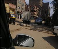 لقطة اليوم| مواطن يجر «عجل نافق» بسيارته في شوارع فيصل