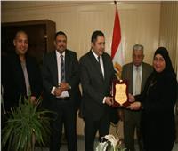 نائب محافظ القاهرة يكرم عددًا من الأمهات المثاليات بالمنطقة الشمالية