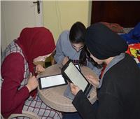 طلاب «أولى ثانوي» يؤدون امتحان الجغرافيا إلكترونيًا