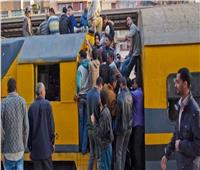 صور| «قطار منوف» يهدد بانتشار كورونا.. و«السكة الحديد»: قطارات إضافية لحل الأزمة