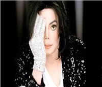 بيع قفاز المغني مايكل جاكسون في مزاد مقابل 104 آلاف دولار