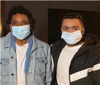الكينج محمد منير وتامر حسني يرتديان الكمامات قبل تسجيل «أنت أقوى»