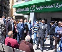 محافظ الإسكندرية يتابع وسائل الوقاية خلال صرف منحة العمالة اليومية