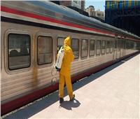 صور| انتشار فرق التعقيم بقطارات ومحطات السكة الحديد للوقاية من كورونا