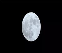 دراسة: القمر مكون من «صخور حية» 