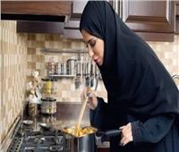 فتاوى رمضان| أربعة أحكام تهمّ المرأة المُسلمة.. منها حكم تذوق الطعام